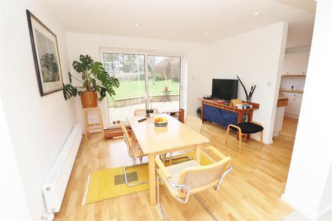 21 Folly Close, Radlett, WD7 8DR
