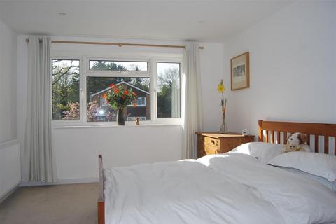 21 Folly Close, Radlett, WD7 8DR