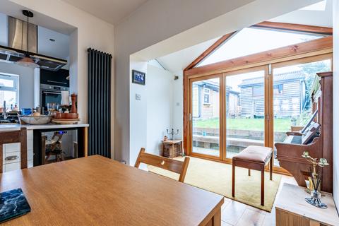 272 Redcatch Road, Bristol, BS3 5DT