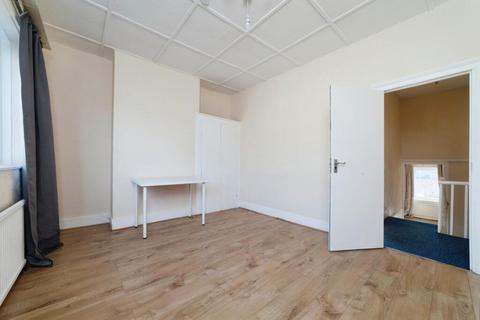 6 Cranbourne Road, London, E15 2DB