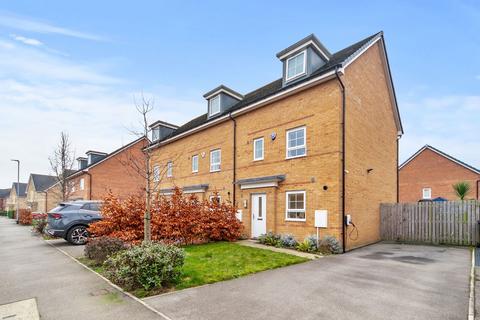 4 bedroom end of terrace house for sale, Station Road, Leeds LS26