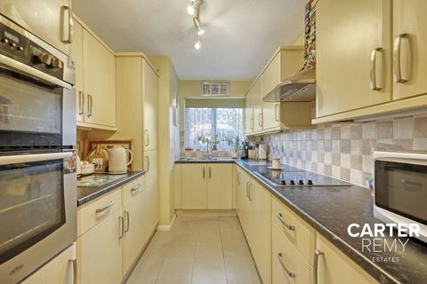 4 bedroom end of terrace house for sale, Brooklands Park, Laindon, SS15