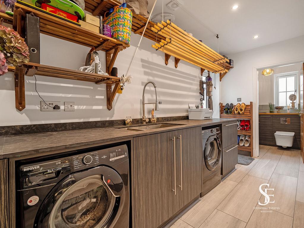 Utility Room to Downstairs Bathroom