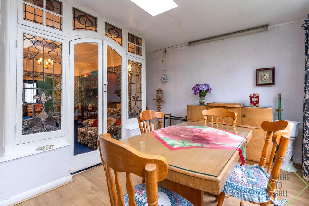 73 Grovelands Road, London, N13 4 RJ 20