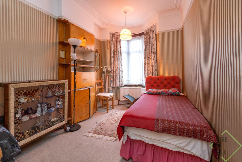 73 Grovelands Road, London, N13 4 RJ-8