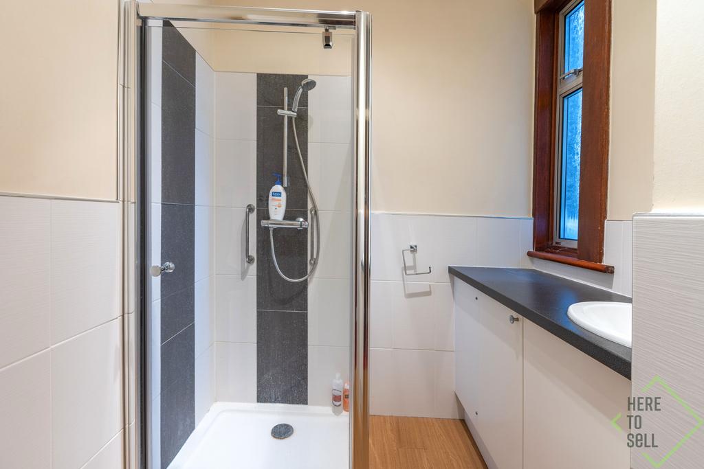 73 Grovelands Road, London, N13 4 RJ-5