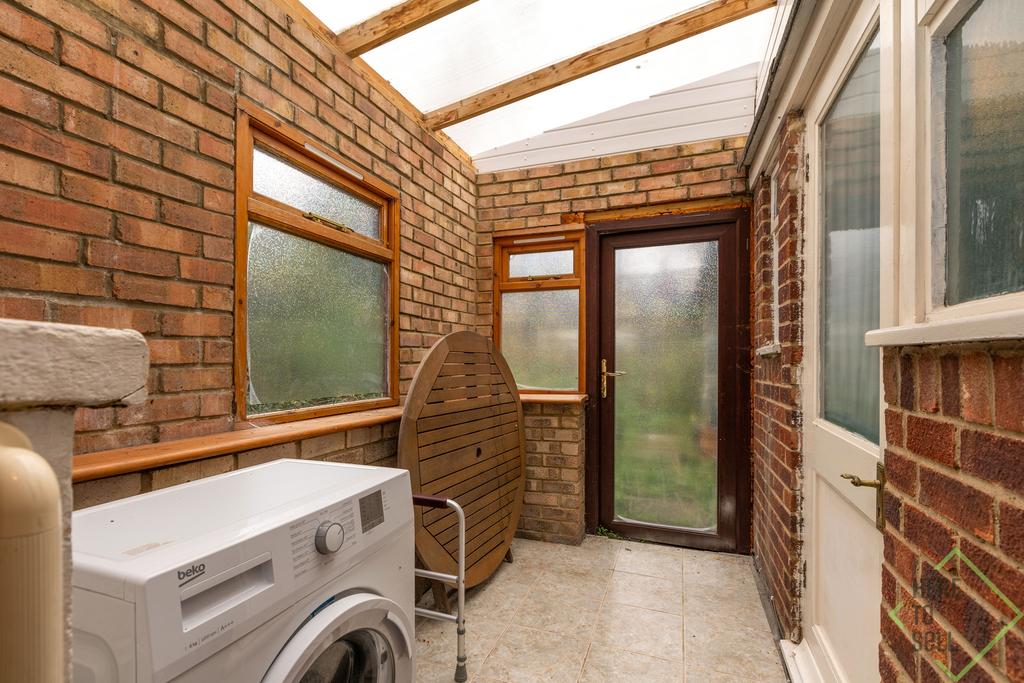 73 Grovelands Road, London, N13 4 RJ-25