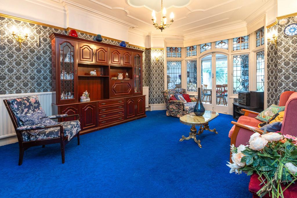 73 Grovelands Road, London, N13 4 RJ-18