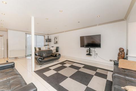 undefined, Apple Grove, Enfield EN1