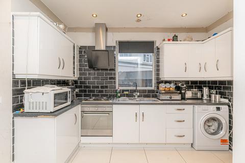 undefined, Apple Grove, Enfield EN1