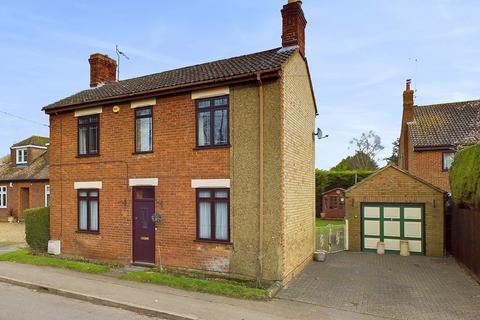 3 bedroom detached house for sale, Dunstable Road, Tilsworth, Leighton Buzzard, LU7