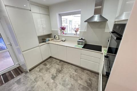 25 Downham Road North, Wirral, CH61 6UN