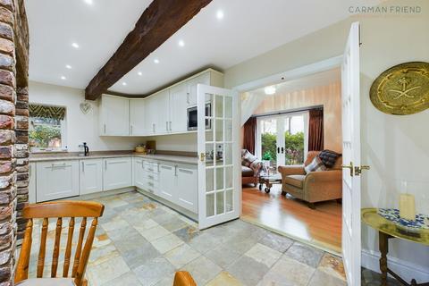 4 bedroom semi-detached house for sale, Rake Lane, Chorlton-By-Backford, CH2