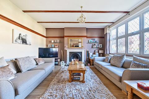 11 Perry How, Worcester Park, KT4 7PQ