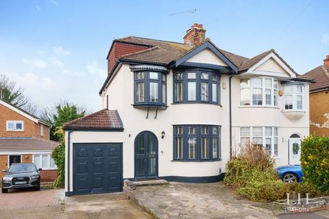 18 Bowden Drive, Hornchurch, RM11 3UP