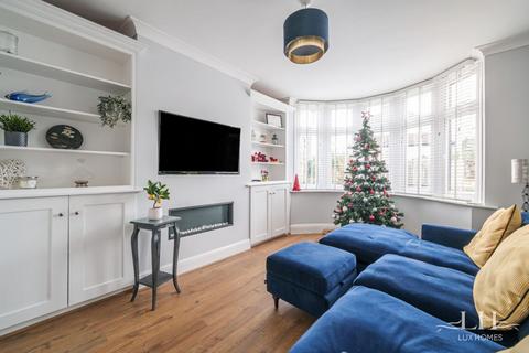 18 Bowden Drive, Hornchurch, RM11 3UP