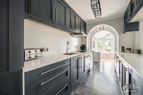 18 Bowden Drive, Hornchurch, RM11 3UP