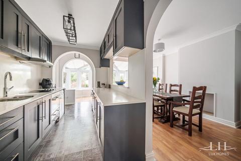 18 Bowden Drive, Hornchurch, RM11 3UP
