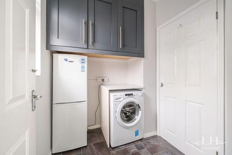 18 Bowden Drive, Hornchurch, RM11 3UP
