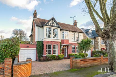 4 bedroom detached house for sale, Harrow Drive, Hornchurch