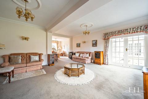 4 bedroom detached house for sale, Harrow Drive, Hornchurch