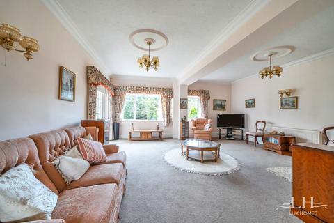 4 bedroom detached house for sale, Harrow Drive, Hornchurch