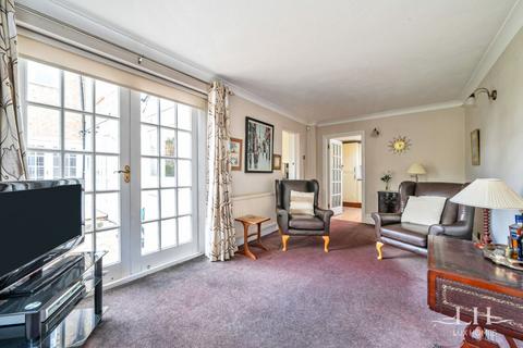 4 bedroom detached house for sale, Harrow Drive, Hornchurch