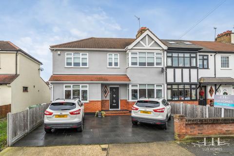 4 bedroom semi-detached house for sale, Devonshire Road, Hornchurch