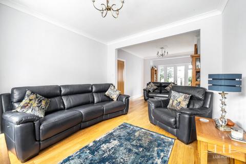 4 bedroom semi-detached house for sale, Devonshire Road, Hornchurch