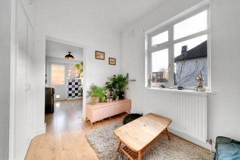 3 bedroom flat for sale, Nightingale Road, London E5