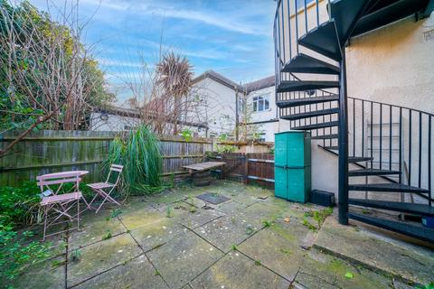 3 bedroom flat for sale, Nightingale Road, London E5