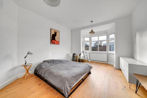 3 bedroom flat for sale, Nightingale Road, London E5