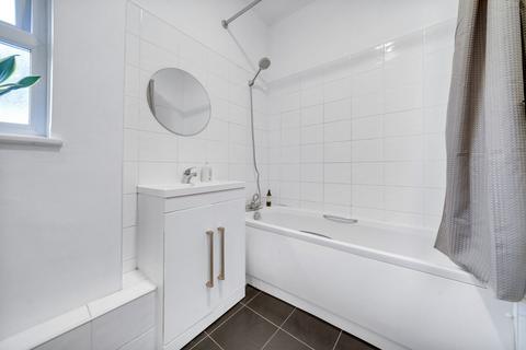 3 bedroom flat for sale, Nightingale Road, London E5