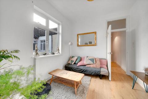 86b Nightingale Road, London, E5 8NB