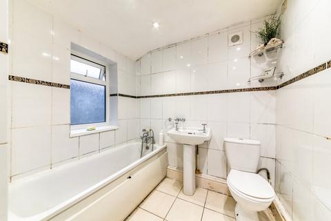 2 bedroom terraced house for sale, Furze Road, Thornton Heath, CR7