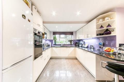 4 bedroom detached house for sale, Blossom Close, South Croydon, CR2