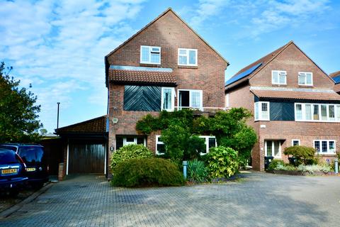 18 Blossom Close, South Croydon, CR2 7EZ