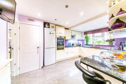 18 Blossom Close, South Croydon, CR2 7EZ