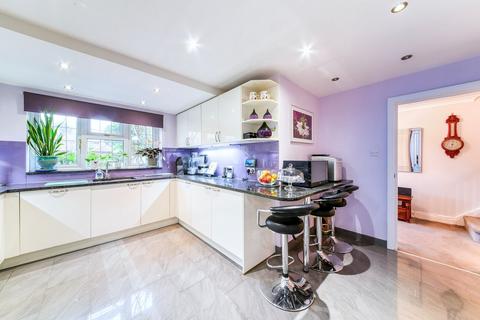 18 Blossom Close, South Croydon, CR2 7EZ