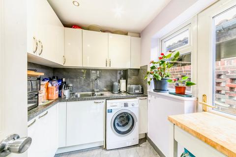18 Blossom Close, South Croydon, CR2 7EZ