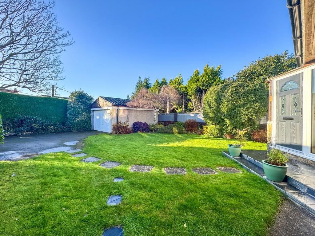 Front Garden/Garage