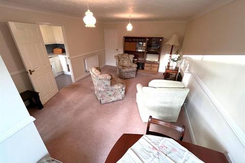 2 bedroom bungalow for sale, Knights Close, Henleaze