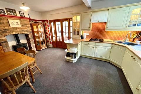 3 bedroom semi-detached house for sale, Burland Avenue, Claregate, Wolverhampton, WV6