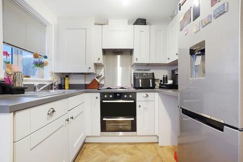 2 bedroom end of terrace house for sale, Gravesend DA11