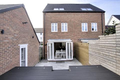 4 bedroom semi-detached house for sale, Virginia Drive, Haywards Heath, RH16