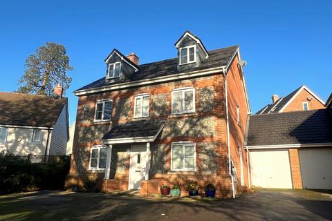 5 bedroom detached house for sale, Cedar Avenue, Haywards Heath, RH16