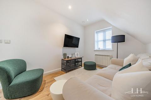 2 bedroom apartment for sale, St James Court, Station Road, West Horndon, Brentwood