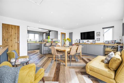 1 Bowglas Close, Ludgvan, Penzance, TR20 8HH