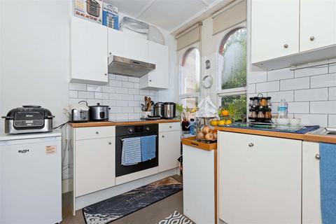 2 bedroom flat for sale, Richmond Road, Worthing