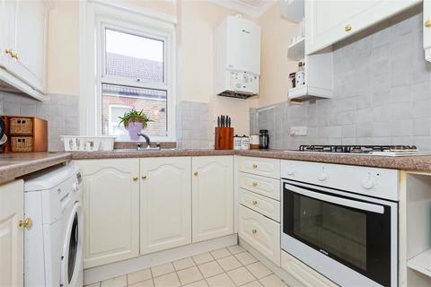 3 bedroom flat for sale, Pavilion Road, Worthing